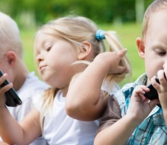 “iRules. Come educare figli iperconnessi”: in un libro, 18 regole